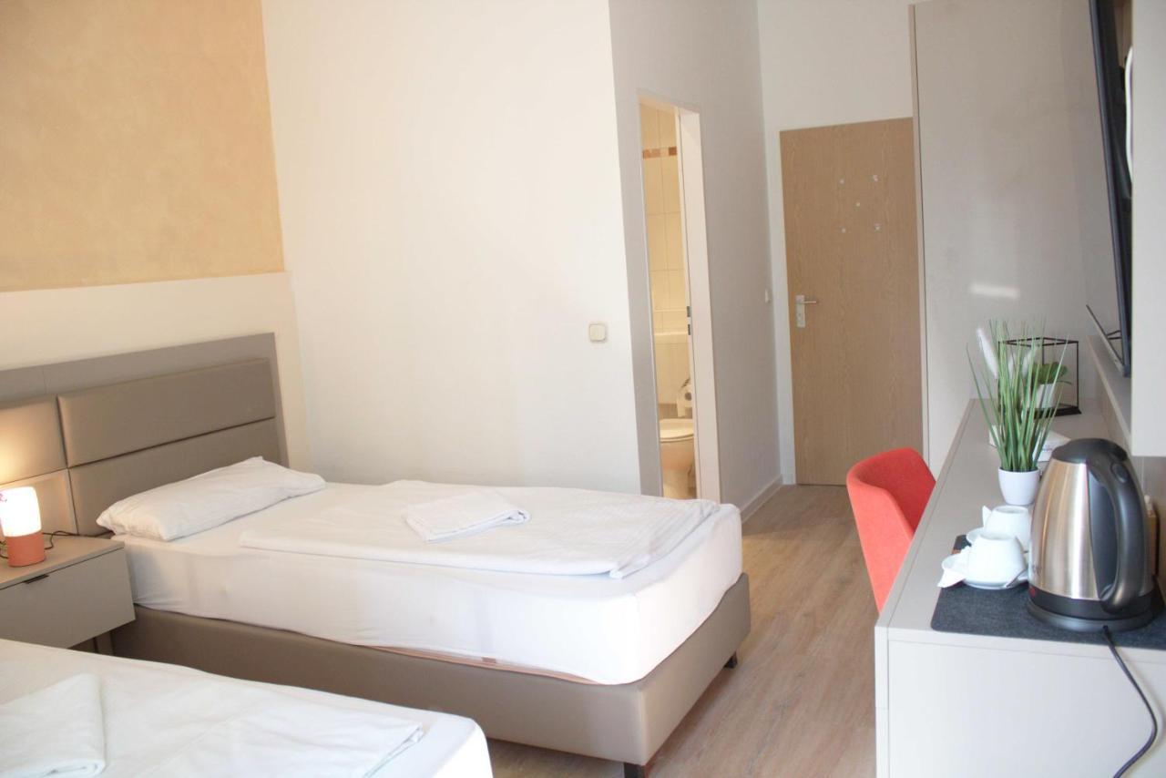 Isar Hotel *